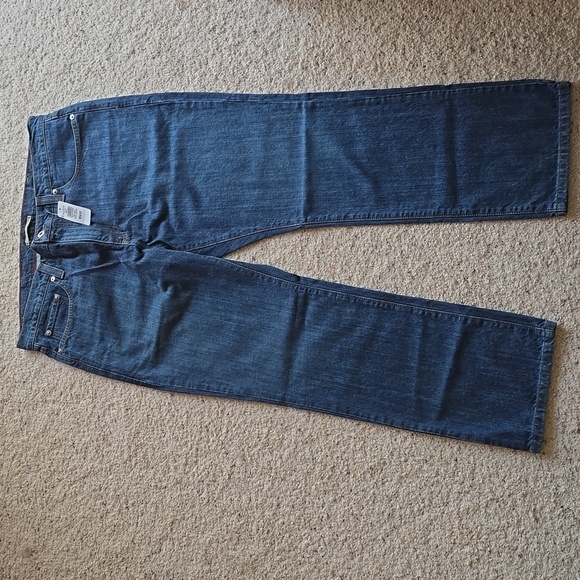 L.L. Bean 1912 Standard Fit Men's Jeans - Picture 2 of 6